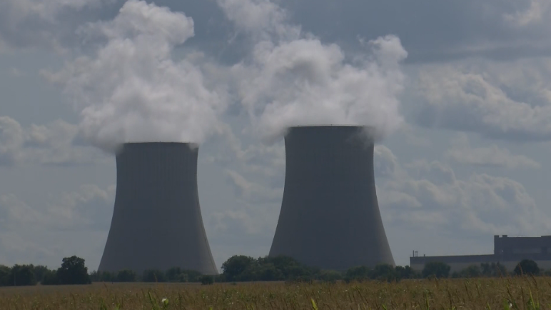 Illinois Senate goes home without passing clean energy plan, hopes to return later this summer